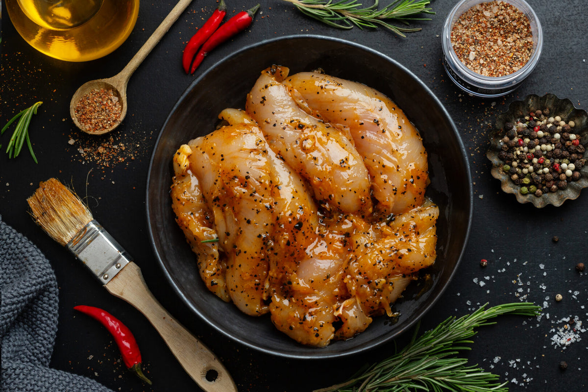 Poitrine de poulet de grain désossée marinée - souvlaki